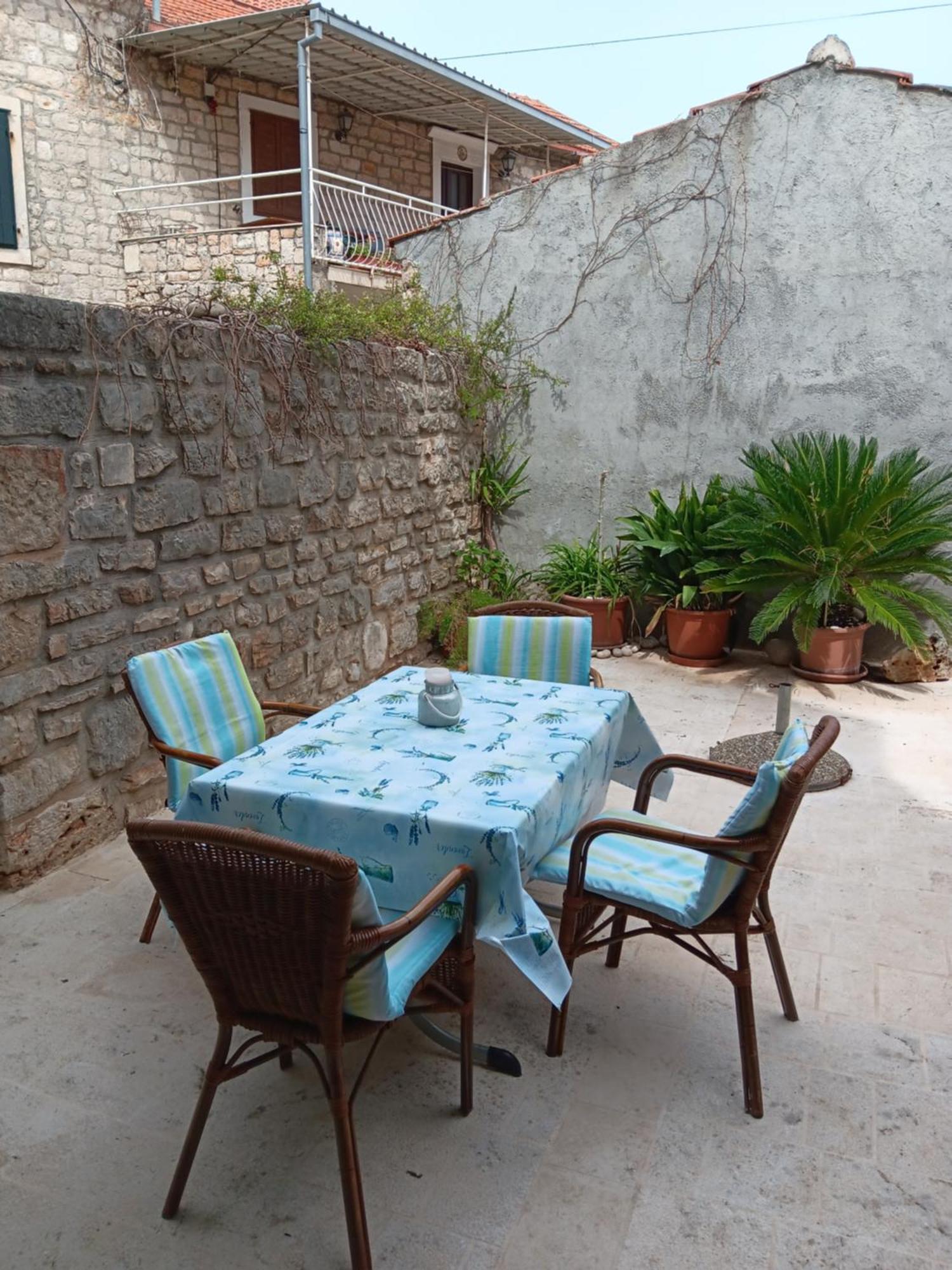 Guest House Lucijo Vrboska Quarto foto